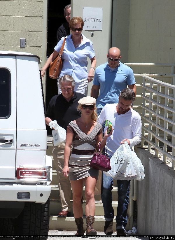 Бритни делает покупки в Санта Барбаре16.jpg(Бритни Спирс, Britney Spears)
