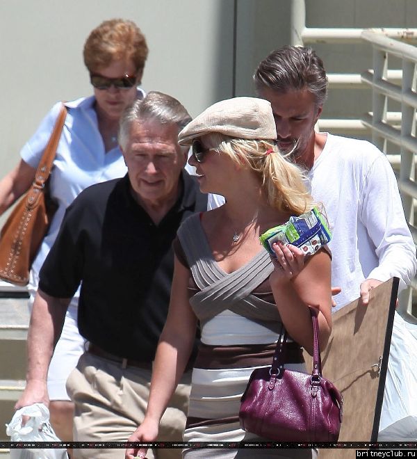 Бритни делает покупки в Санта Барбаре21.jpg(Бритни Спирс, Britney Spears)