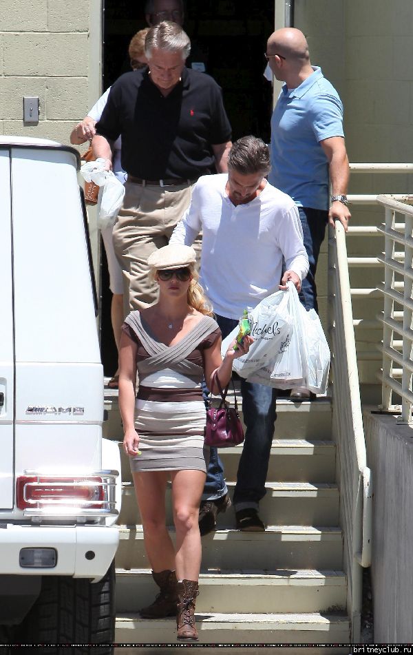 Бритни делает покупки в Санта Барбаре42.jpg(Бритни Спирс, Britney Spears)