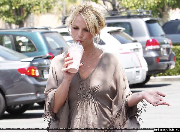 Бритни посещает кафе Johnny Rockets10.jpg(Бритни Спирс, Britney Spears)