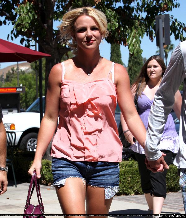 Бритни и Джейсон на шоппинге в Калабасасе23.jpg(Бритни Спирс, Britney Spears)