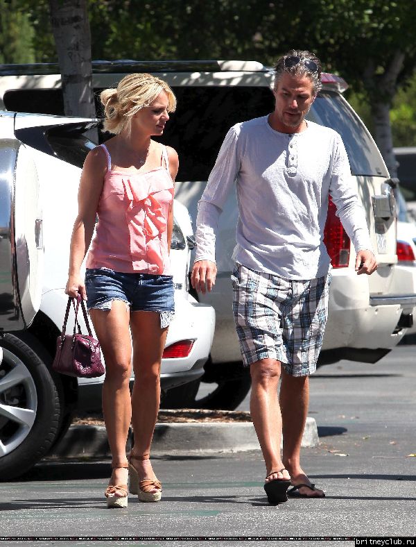 Бритни и Джейсон на шоппинге в Калабасасе33.jpg(Бритни Спирс, Britney Spears)