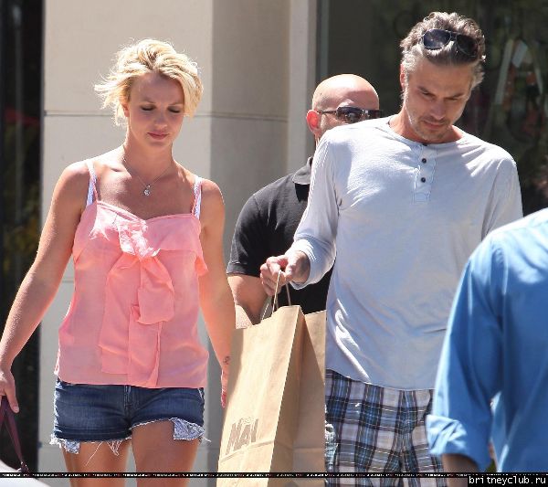 Бритни и Джейсон на шоппинге в Калабасасе56.jpg(Бритни Спирс, Britney Spears)