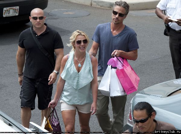 Бритни и Джейсон делают покупки на Гавайях07.jpg(Бритни Спирс, Britney Spears)