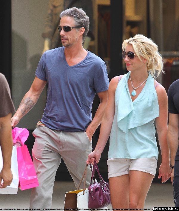 Бритни и Джейсон делают покупки на Гавайях50.jpg(Бритни Спирс, Britney Spears)