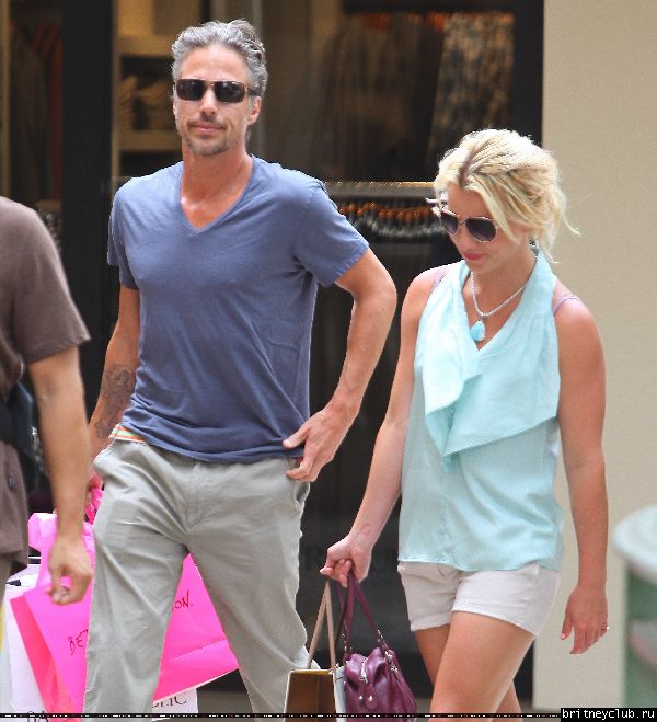 Бритни и Джейсон делают покупки на Гавайях53.jpg(Бритни Спирс, Britney Spears)