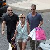 Бритни и Джейсон делают покупки на Гавайях