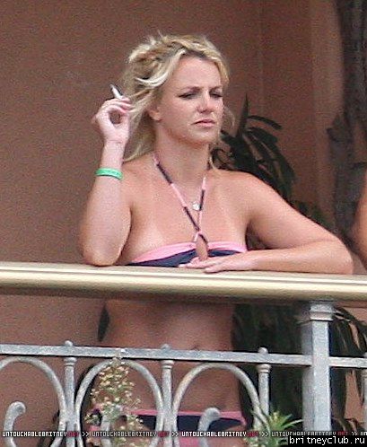 Бритни и Джейсон проводят время на балконе отеля24.jpg(Бритни Спирс, Britney Spears)