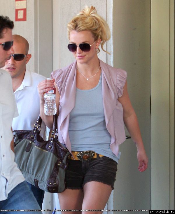 Бритни и Джейсон делают покупки в Санта-Монике06.jpg(Бритни Спирс, Britney Spears)