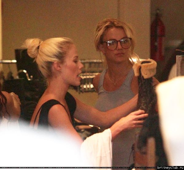 Бритни и Джейсон делают покупки в Санта-Монике25.jpg(Бритни Спирс, Britney Spears)