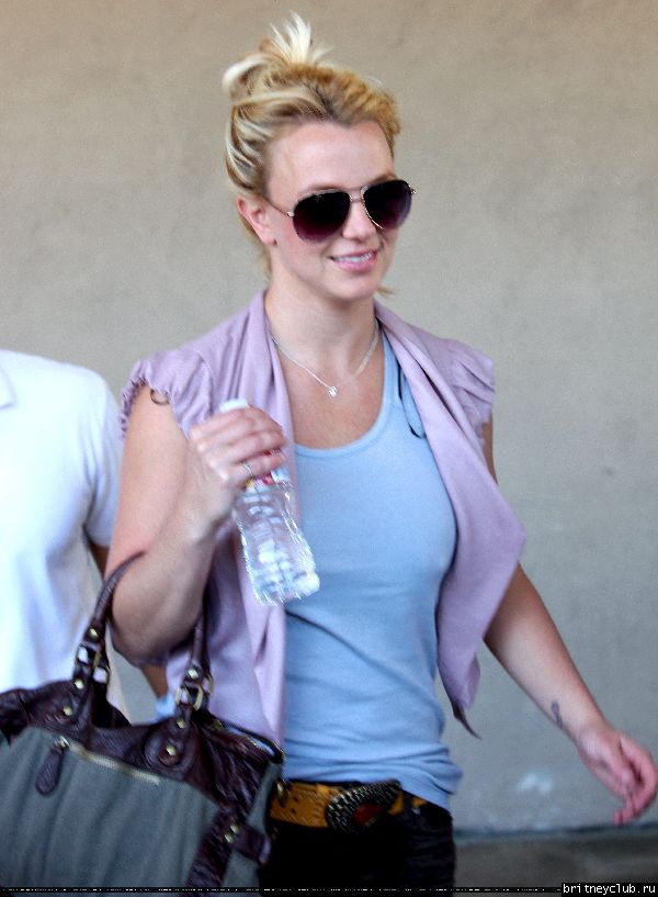 Бритни и Джейсон делают покупки в Санта-Монике32.jpg(Бритни Спирс, Britney Spears)