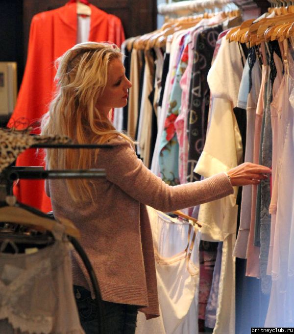 Бритни делает покупки в Санта Монике69.jpg(Бритни Спирс, Britney Spears)