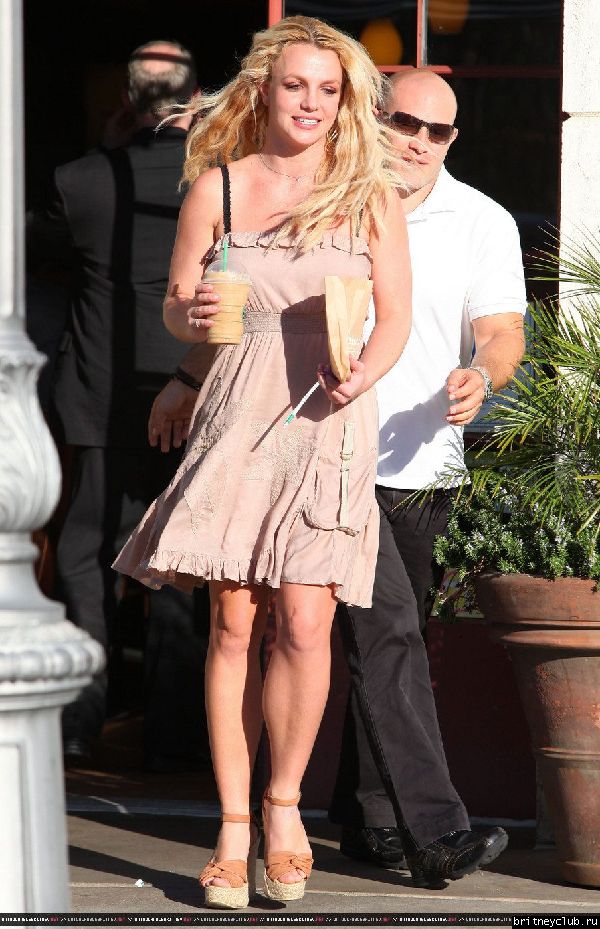 Бритни делает покупки в Беверли Хиллз14.jpg(Бритни Спирс, Britney Spears)