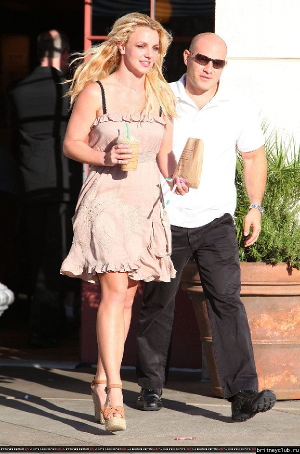Бритни делает покупки в Беверли Хиллз17.jpg(Бритни Спирс, Britney Spears)