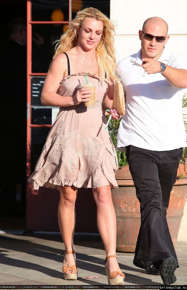 Бритни делает покупки в Беверли Хиллз18.jpg(Бритни Спирс, Britney Spears)