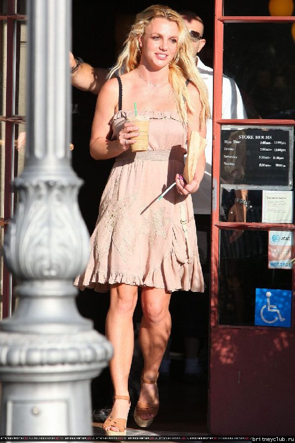 Бритни делает покупки в Беверли Хиллз21.jpg(Бритни Спирс, Britney Spears)