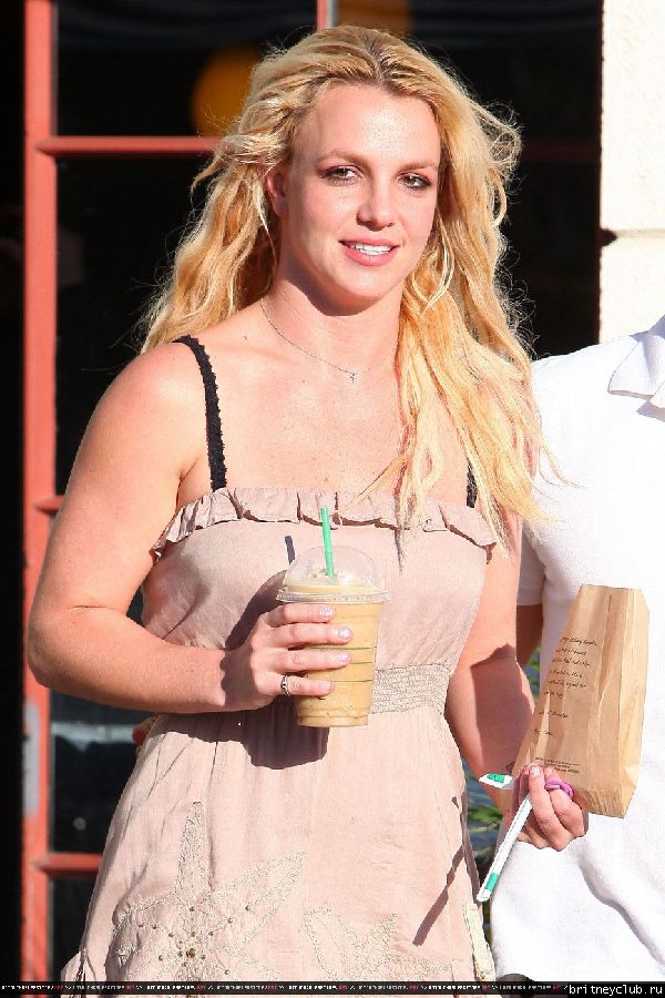 Бритни делает покупки в Беверли Хиллз35.jpg(Бритни Спирс, Britney Spears)