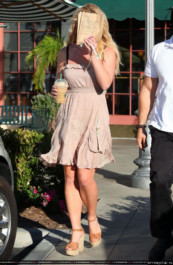 Бритни делает покупки в Беверли Хиллз36.jpg(Бритни Спирс, Britney Spears)