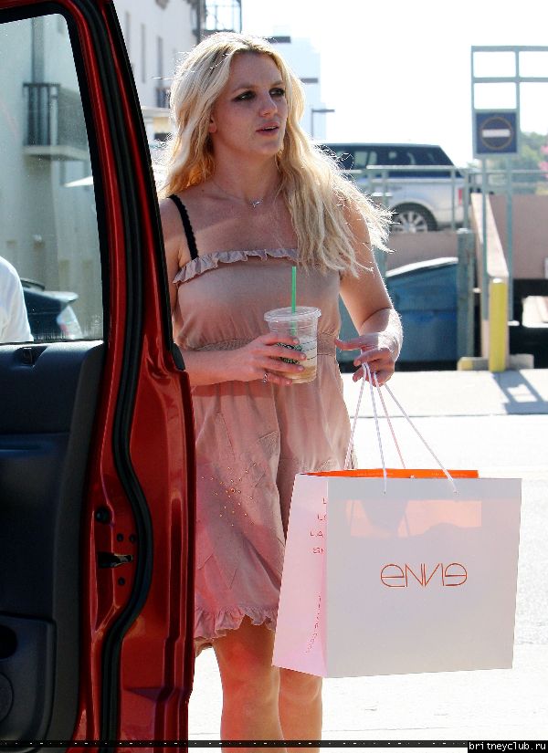 Бритни делает покупки в Беверли Хиллз84.jpg(Бритни Спирс, Britney Spears)