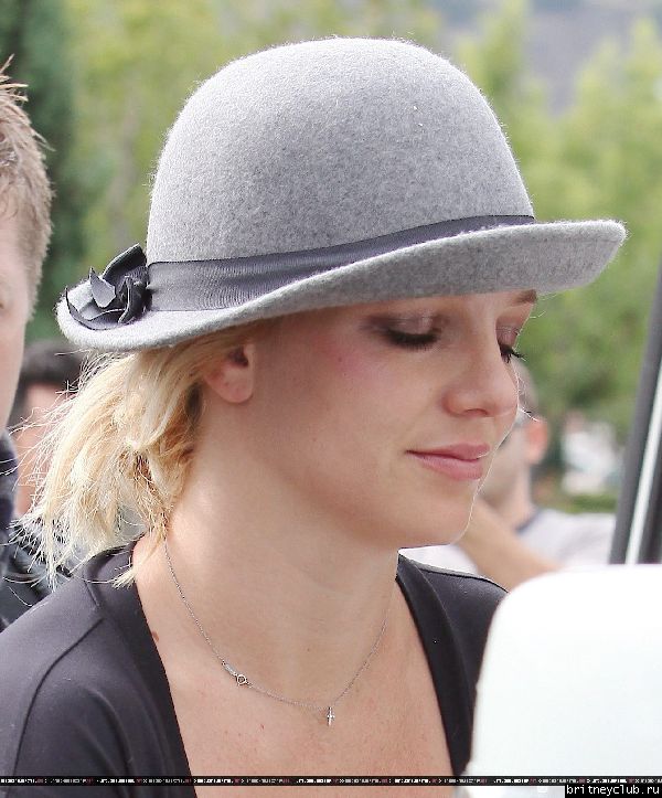 Бритни покидает кафе в Калабасасе03.jpg(Бритни Спирс, Britney Spears)