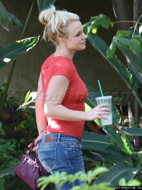 Бритни посещает студию в Голливуде01.jpg(Бритни Спирс, Britney Spears)