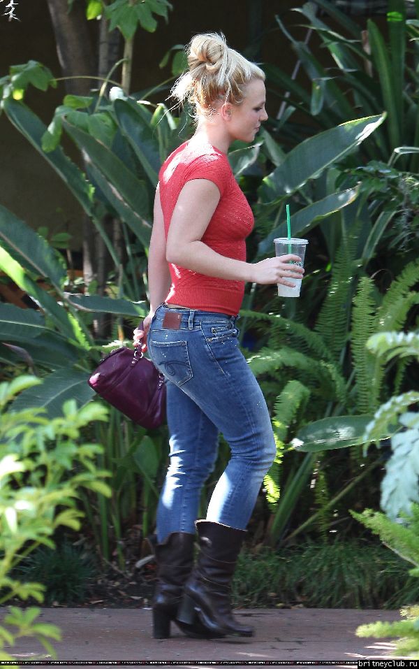 Бритни посещает студию в Голливуде05.jpg(Бритни Спирс, Britney Spears)