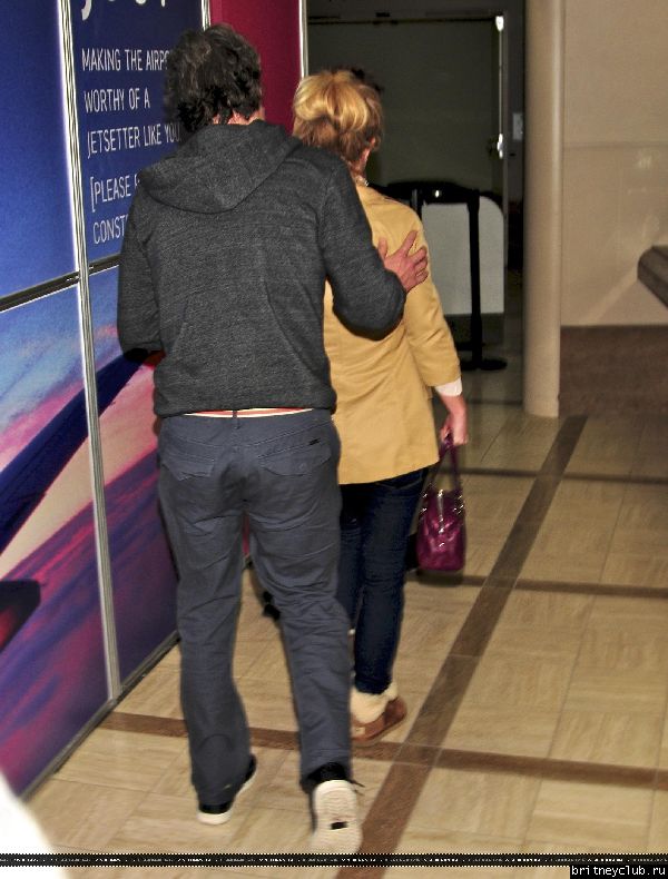 Бритни и Джейсон в аэропорту LAX3.jpg(Бритни Спирс, Britney Spears)