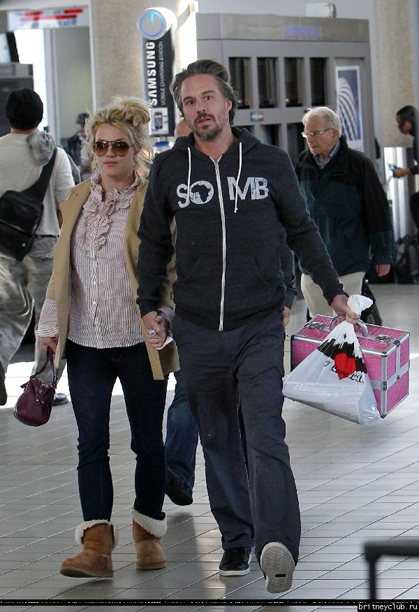 Бритни и Джейсон в аэропорту LAX6.jpg(Бритни Спирс, Britney Spears)