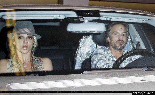 Бритни и Джейсон посещают агентство William Morris Endeavor74.jpg(Бритни Спирс, Britney Spears)
