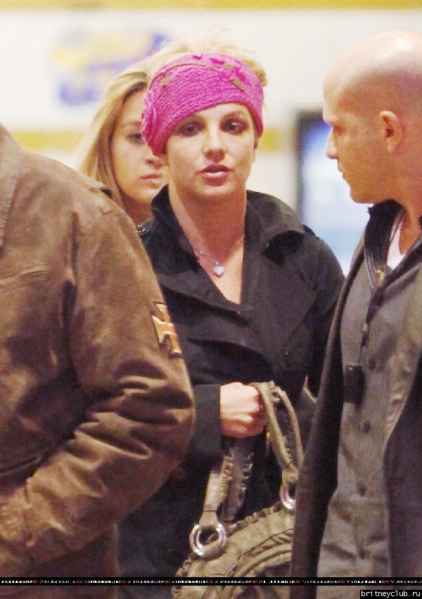 Бритни посещает кинотеатр в Калабасасе13.jpg(Бритни Спирс, Britney Spears)