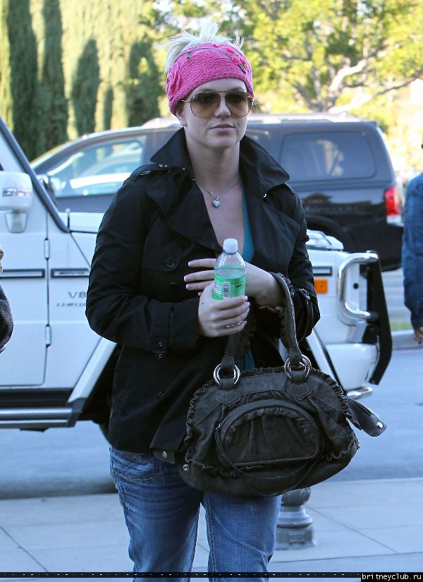 Бритни посещает кинотеатр в Калабасасе54.jpg(Бритни Спирс, Britney Spears)