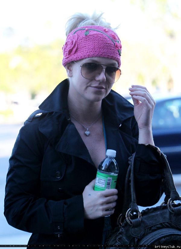 Бритни посещает кинотеатр в Калабасасе56.jpg(Бритни Спирс, Britney Spears)