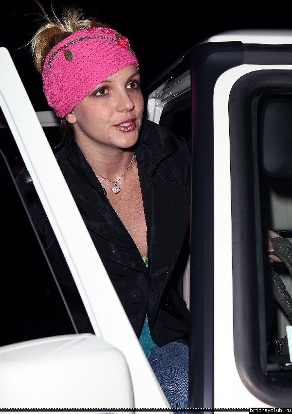 Бритни посещает кинотеатр в Калабасасе70.jpg(Бритни Спирс, Britney Spears)