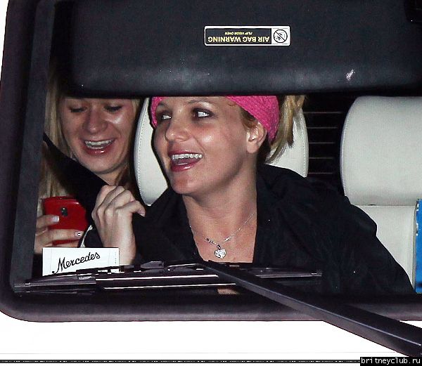 Бритни посещает кинотеатр в Калабасасе77.jpg(Бритни Спирс, Britney Spears)