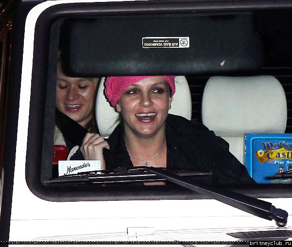 Бритни посещает кинотеатр в Калабасасе78.jpg(Бритни Спирс, Britney Spears)