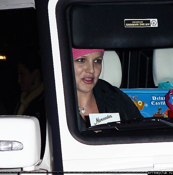 Бритни посещает кинотеатр в Калабасасе79.jpg(Бритни Спирс, Britney Spears)