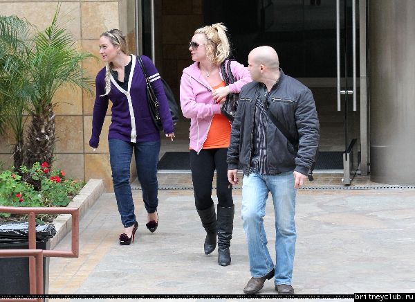Бритни посещает студию танца в Голливуде05.jpg(Бритни Спирс, Britney Spears)