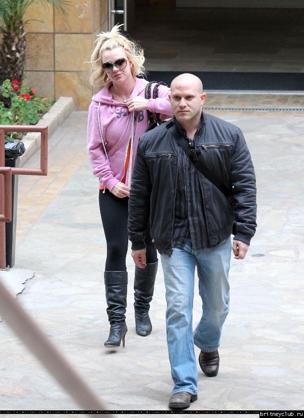 Бритни посещает студию танца в Голливуде10.jpg(Бритни Спирс, Britney Spears)