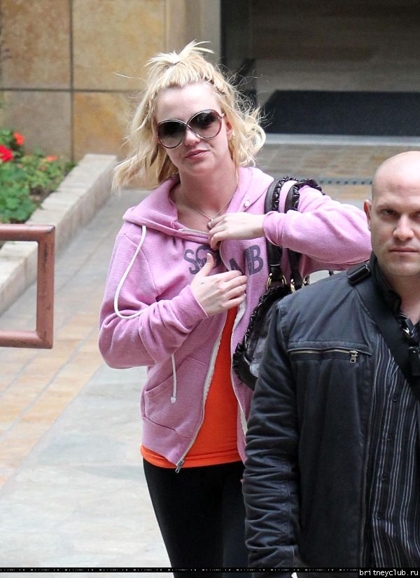 Бритни посещает студию танца в Голливуде11.jpg(Бритни Спирс, Britney Spears)