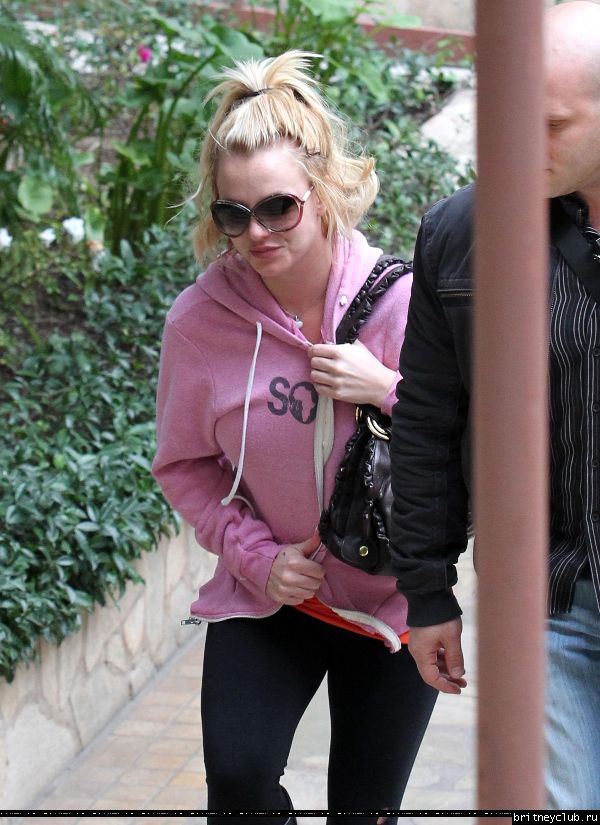 Бритни посещает студию танца в Голливуде13.jpg(Бритни Спирс, Britney Spears)