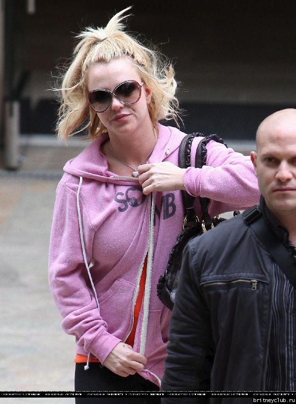 Бритни посещает студию танца в Голливуде29.jpg(Бритни Спирс, Britney Spears)