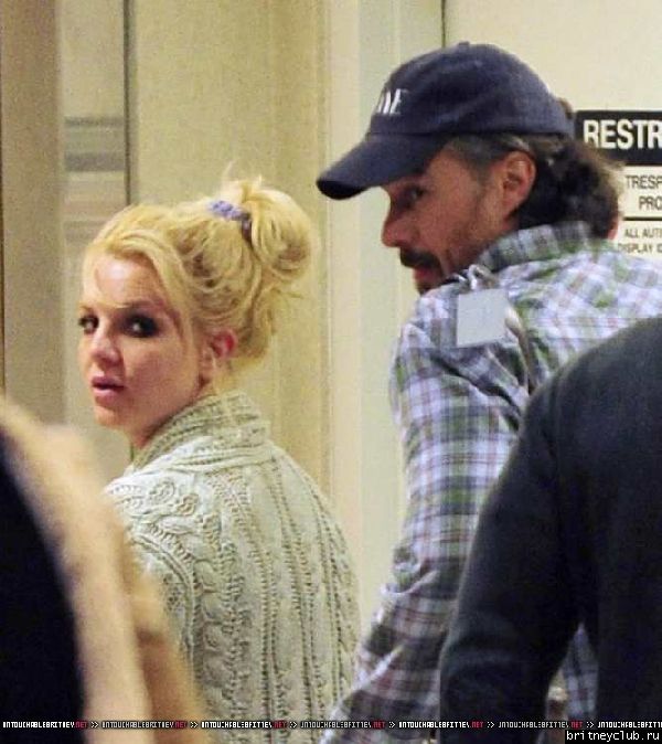 Бритни и Джейсон в аэропорту LAX02.jpg(Бритни Спирс, Britney Spears)