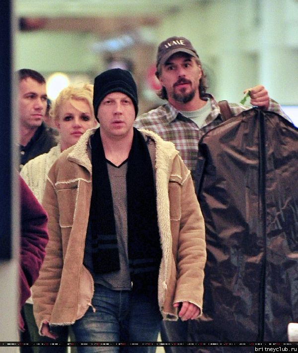 Бритни и Джейсон в аэропорту LAX03.jpg(Бритни Спирс, Britney Spears)