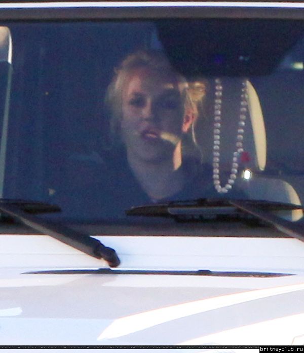 Бритни покидает студию Conway в Голливуде06.jpg(Бритни Спирс, Britney Spears)
