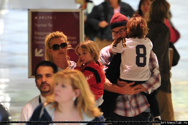 Бритни в аэропорту LAX 02.jpg(Бритни Спирс, Britney Spears)