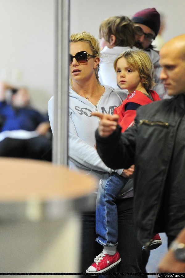 Бритни в аэропорту LAX 08.jpg(Бритни Спирс, Britney Spears)