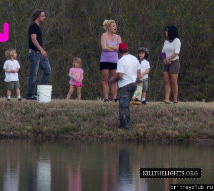 Бритни с семьей на озере в Луизиане07.jpg(Бритни Спирс, Britney Spears)