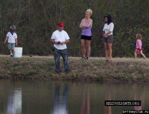 Бритни с семьей на озере в Луизиане12.jpg(Бритни Спирс, Britney Spears)