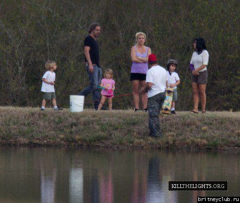 Бритни с семьей на озере в Луизиане13.jpg(Бритни Спирс, Britney Spears)