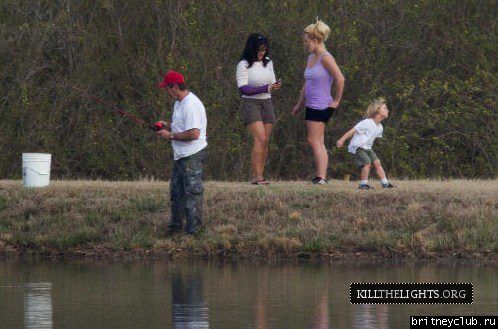Бритни с семьей на озере в Луизиане16.jpg(Бритни Спирс, Britney Spears)